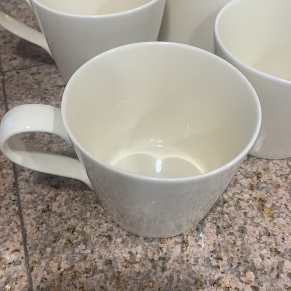 Crate & Barrel Margo 4 cups/mugs Cream color - Picture 3 of 4